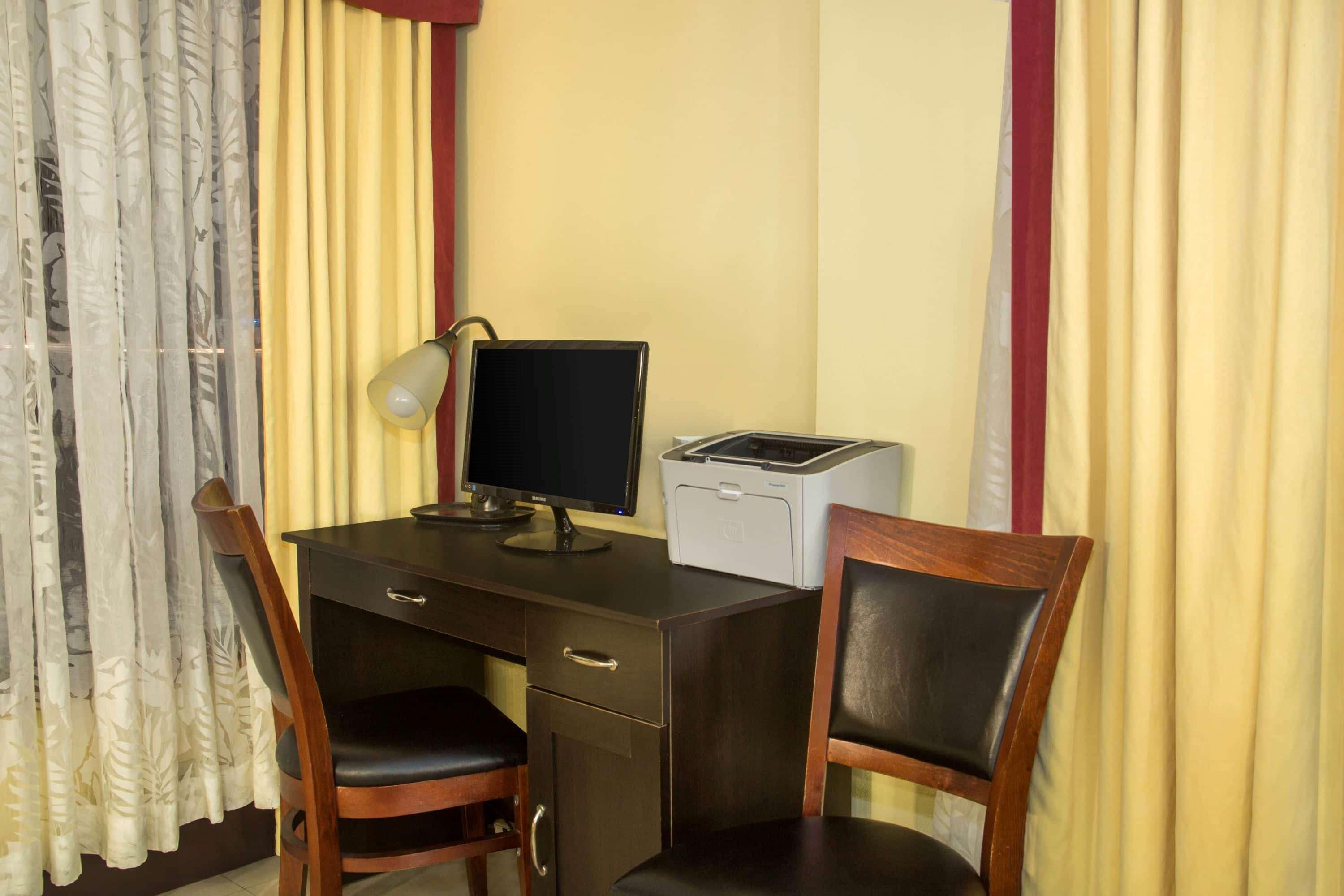 Days Inn By Wyndham Florida City Kültér fotó