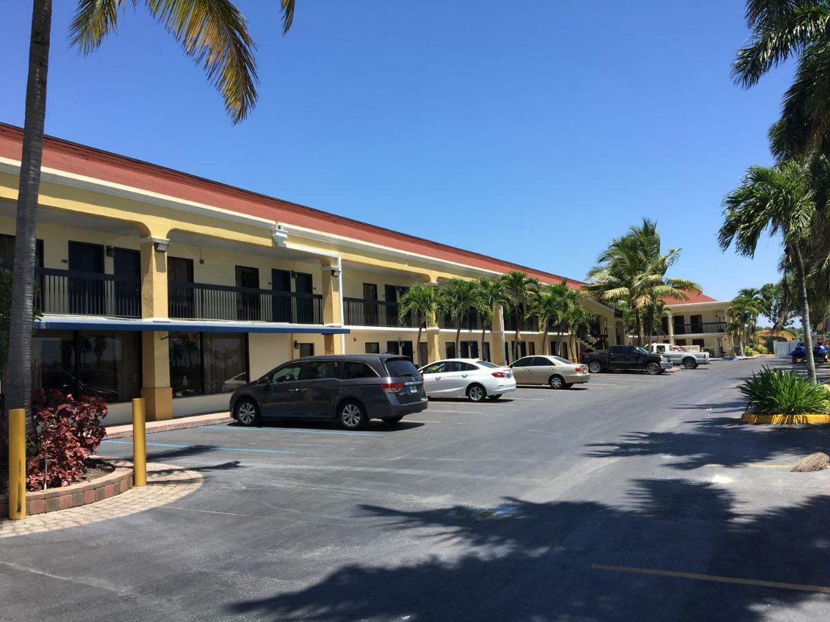 Days Inn By Wyndham Florida City Kültér fotó